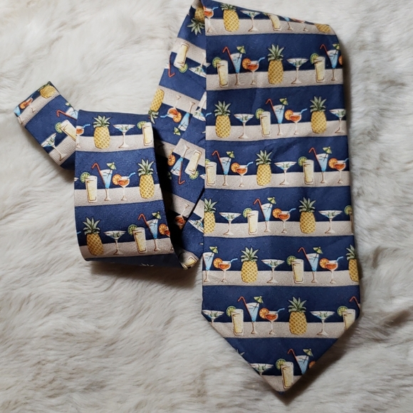 Tommy Bahama silk Tie 29/58L 4W - Picture 2 of 8